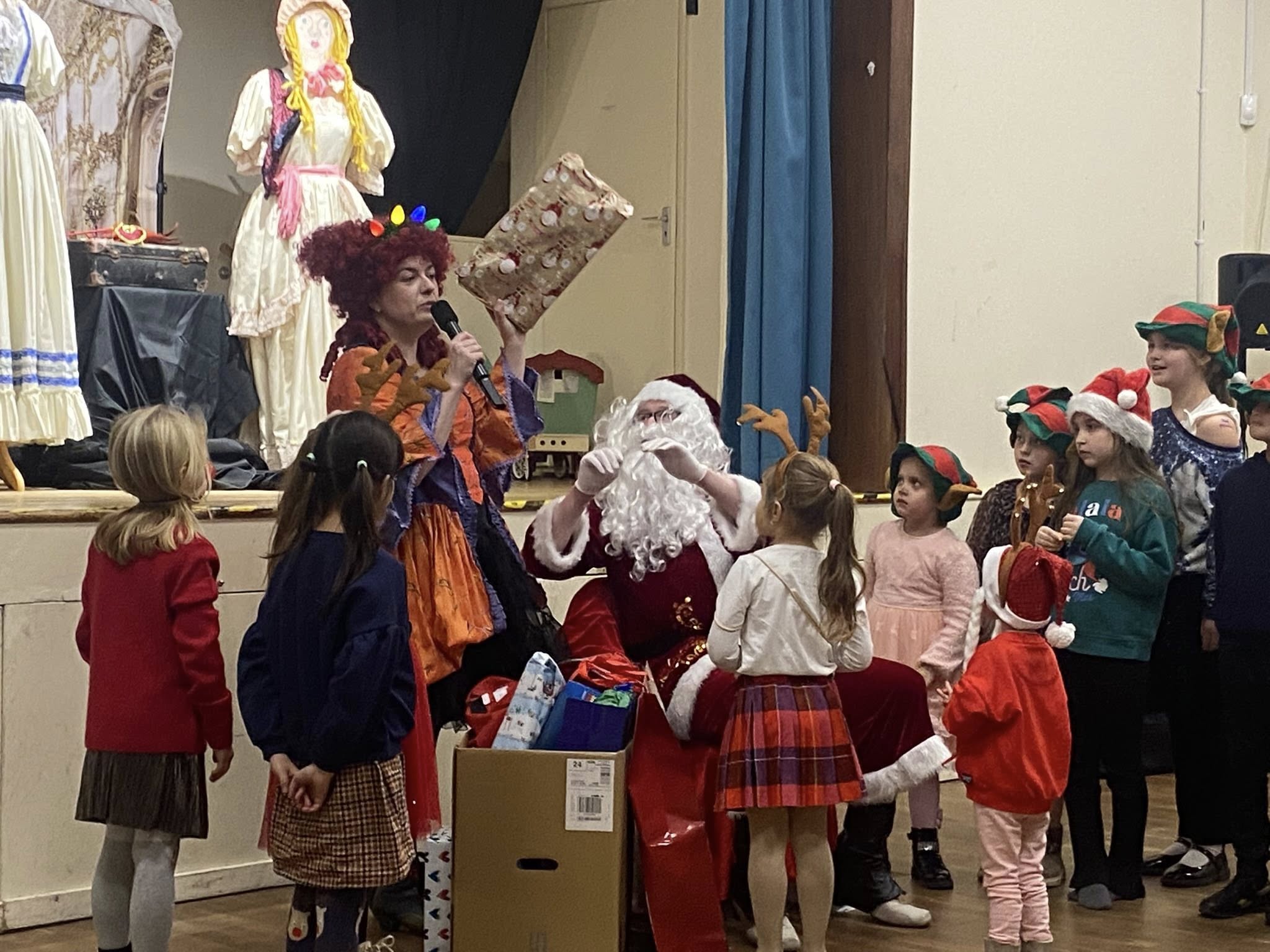 Mikołajki z Kopciuszkiem w Polish Centre Milton Keynes C. I. C