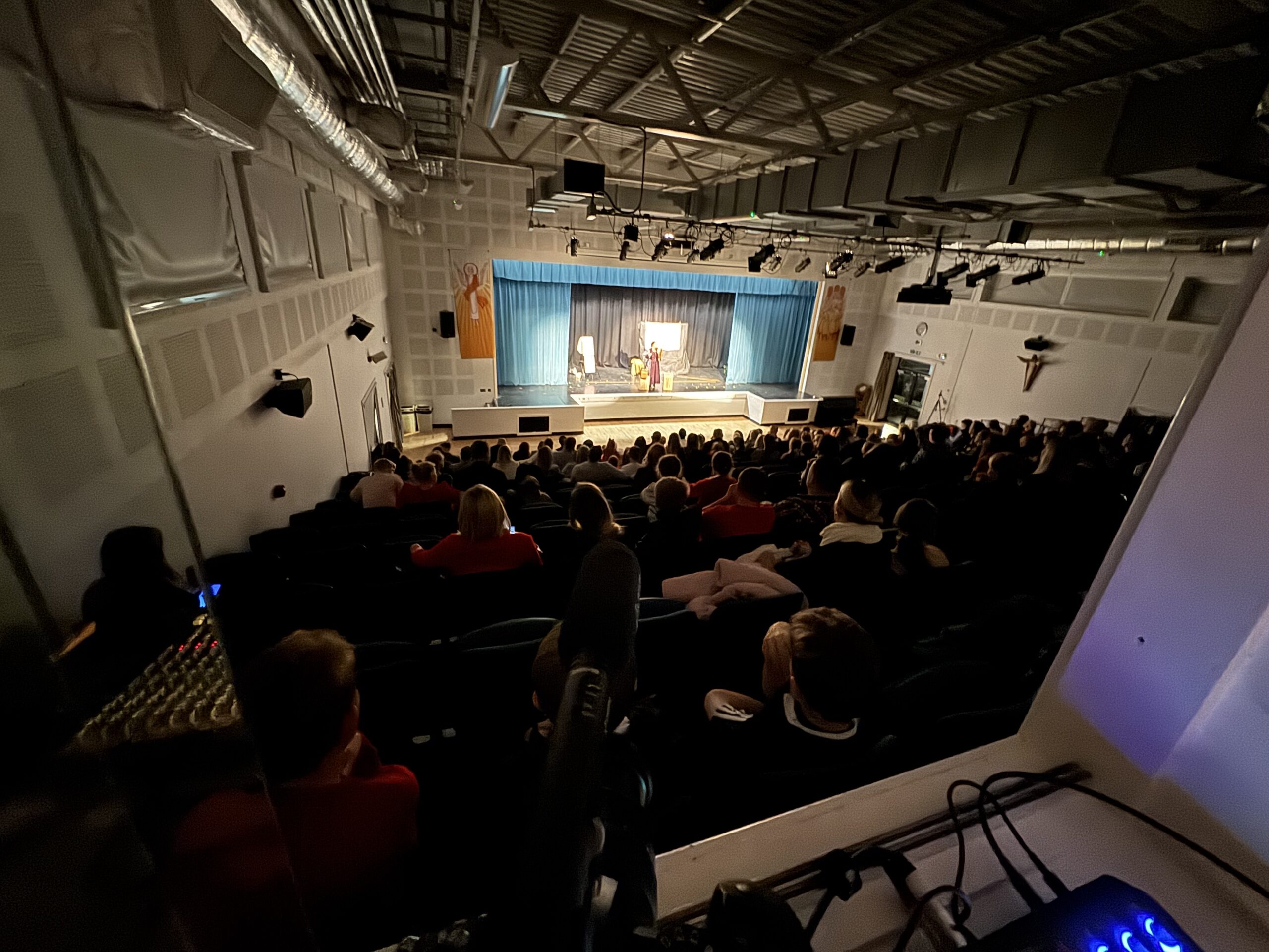 Teatralne Mikołajki w Centrum Edukacyjnym Bajka